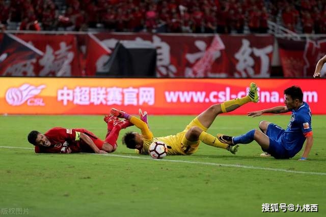 里昂与雷恩比赛因种族歧视横幅中断15分钟